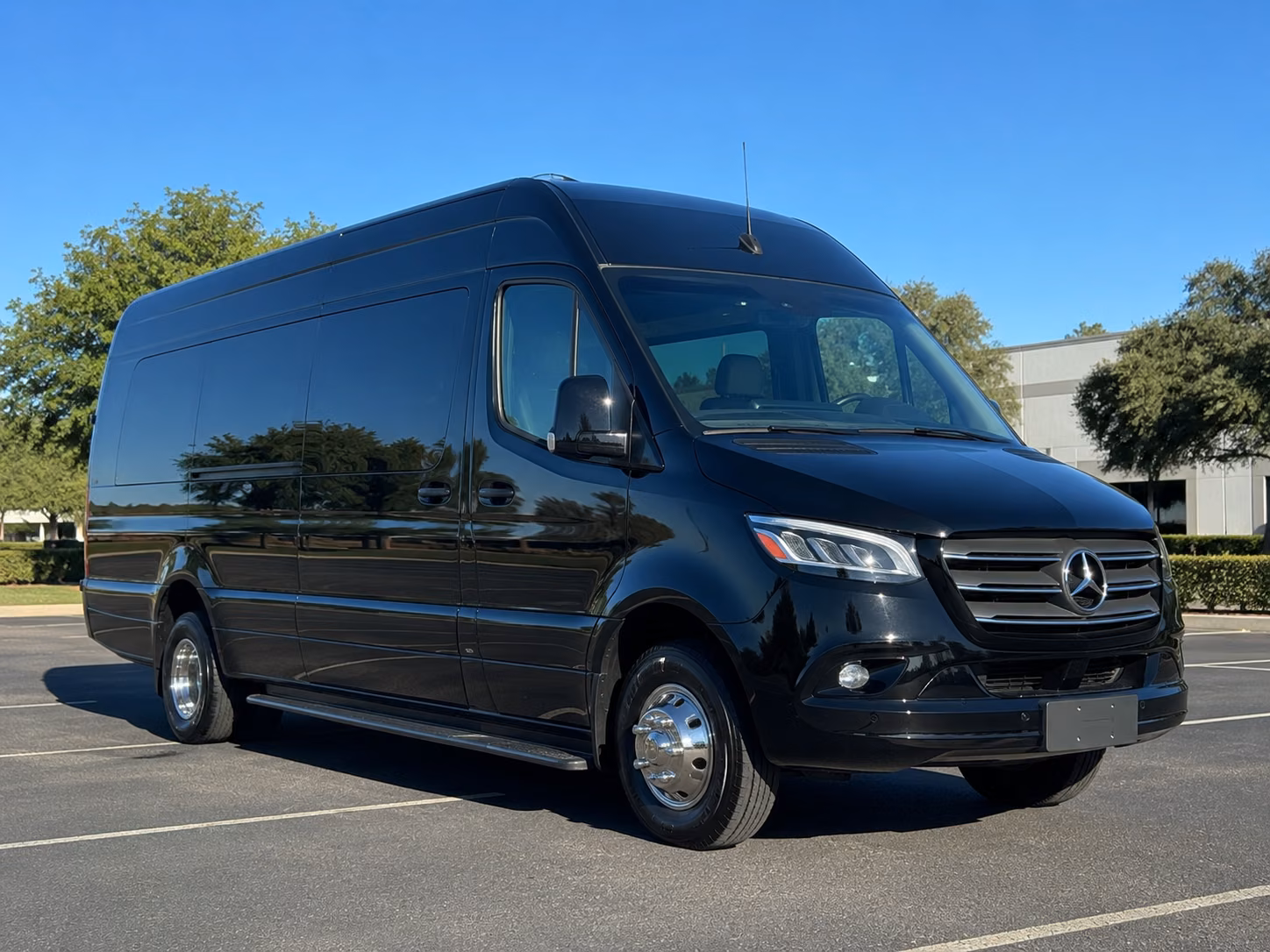 find the perfect transportation for your next airport transfer 3